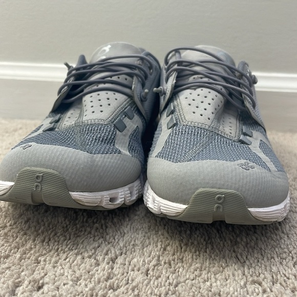 Woman’s On Running Cloud Running Sneaker Size 8 - Picture 2 of 8